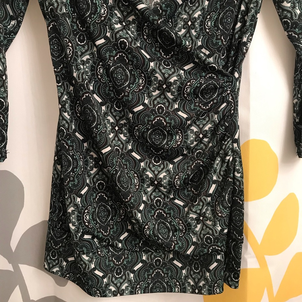 ❣️MAURICES PRINTED RUNCH WRAP TOP❣️ - Picture 2 of 5